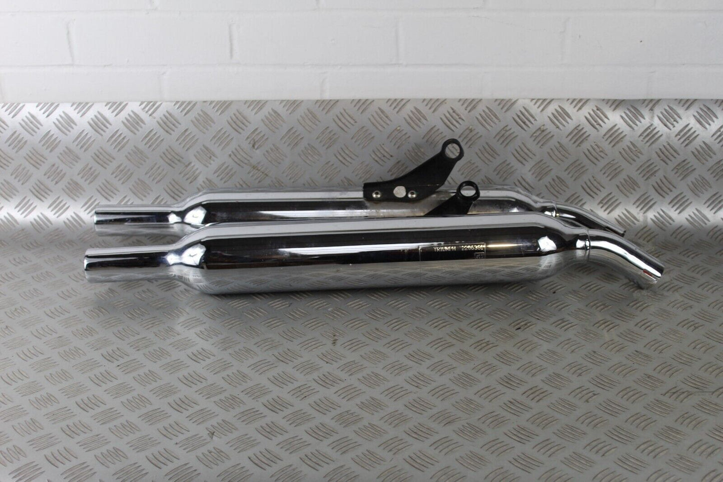 Triumph OE Bonneville Pea Shooter Exhaust/Silencers